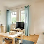 By The Sea Nadmorski With Balcony 300m From The By Renters Apartman