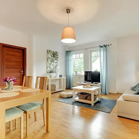 Lägenhet By The Sea Nadmorski With Balcony 300m From The By Renters